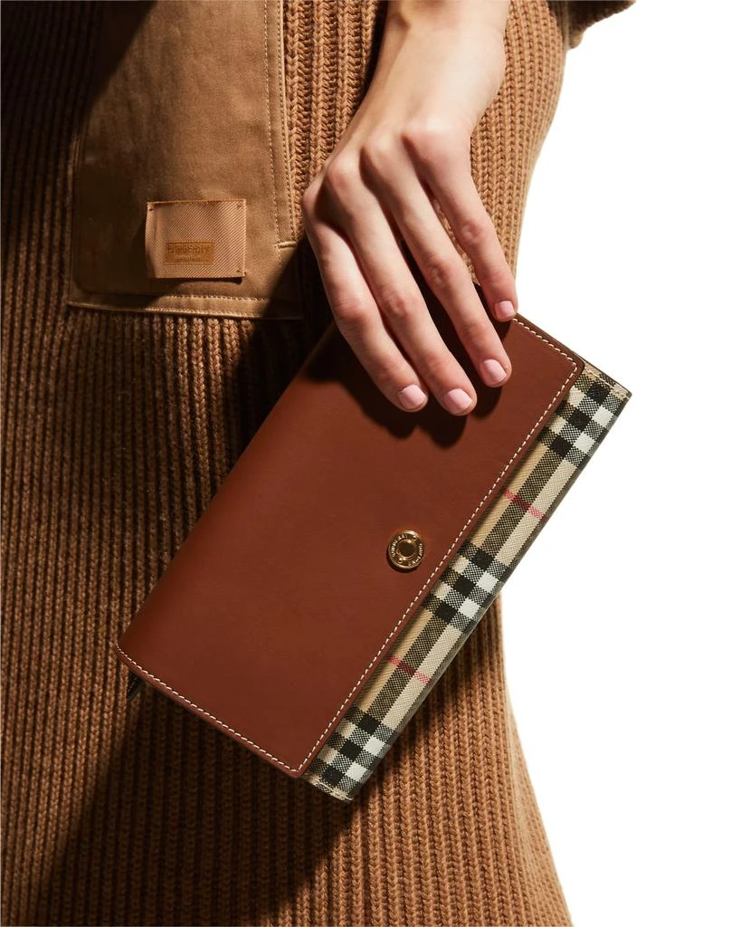 商品Burberry|Hannah Check Leather Crossbody Wallet,价格¥7491,第2张图片详细描述