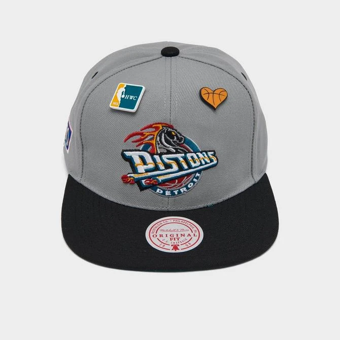 商品Mitchell and Ness|Mitchell & Ness Detroit Pistons NBA Pin Hardwood Classics Snapback Hat,价格¥149,第3张图片详细描述