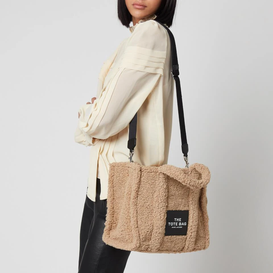 商品Marc Jacobs|Marc Jacobs Women's The Medium Teddy Tote Bag - Beige,价格¥2583,第2张图片详细描述