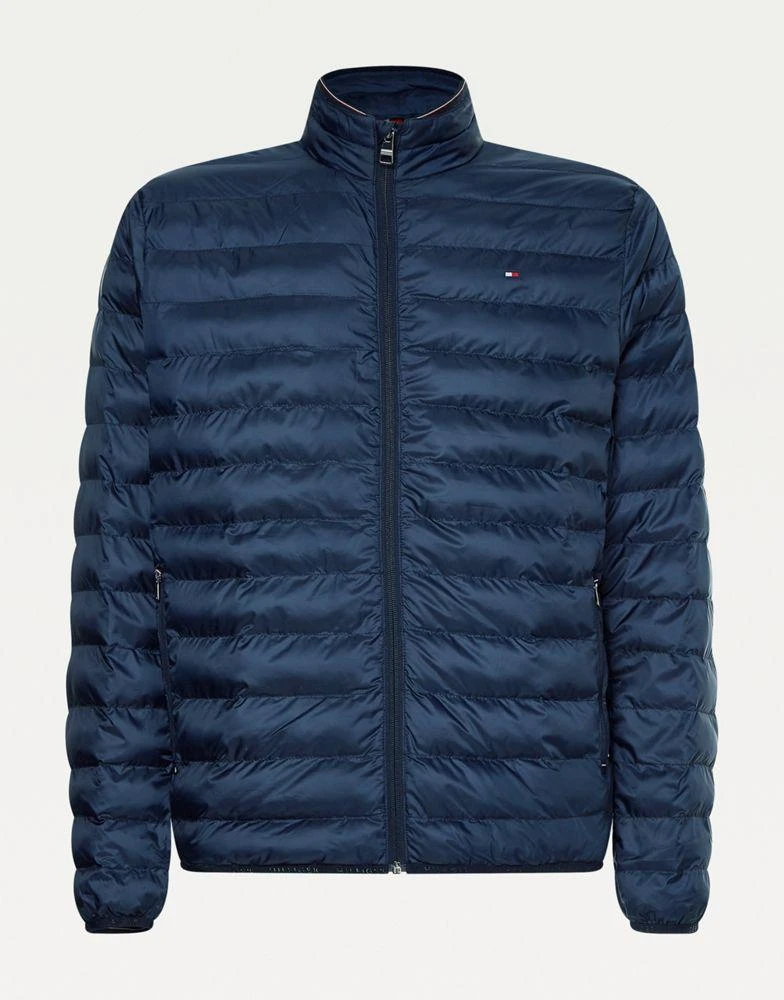 商品Tommy Hilfiger|Tommy Hilfiger flag logo packable lightweight puffer jacket in navy,价格¥1910,第3张图片详细描述