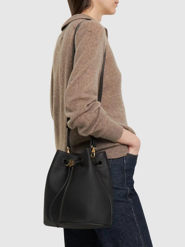 商品Burberry|Small Leather Drawstring Bucket Bag,价格¥17373,第2张图片详细描述