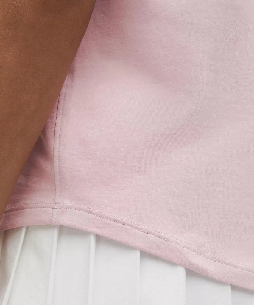 Love Curved-Hem Crewneck T-Shirt 商品