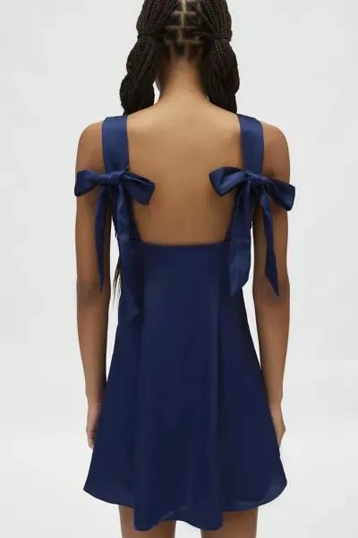 商品Urban Outfitters|UO Bri Double Bow Sleek Satin Mini Dress,价格¥154,第4张图片详细描述