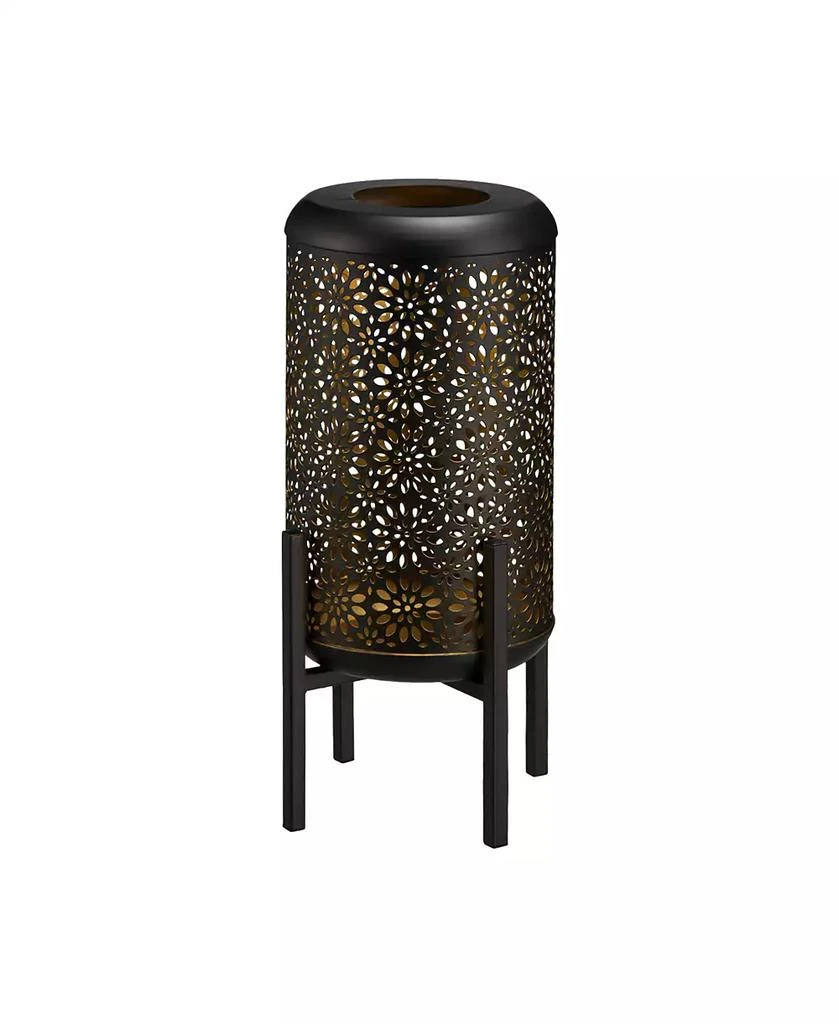 商品Glitzhome|14.25" H Set of 2 Black and Gold-Tone Metal Cutout Flower Pattern Solar Powered LED Outdoor Lantern with Stand,价格¥377,第4张图片详细描述