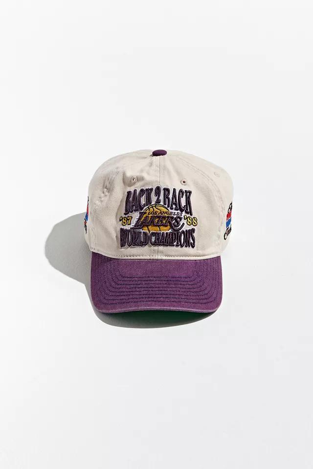 商品Mitchell and Ness|Mitchell & Ness UO Exclusive LA Lakers Back To Back Champs Baseball Hat,价格¥264,第4张图片详细描述