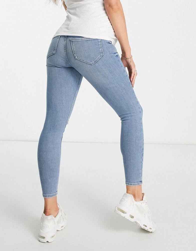 商品River Island Maternity|River Island Maternity overbump ripped skinny jeans in medium blue,价格¥447,第2张图片详细描述