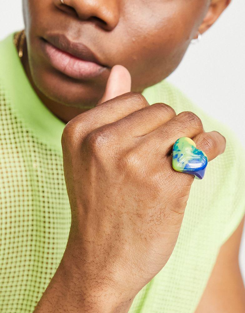 ASOS DESIGN plastic ring in heart shape with tie dye colours商品第2张图片规格展示