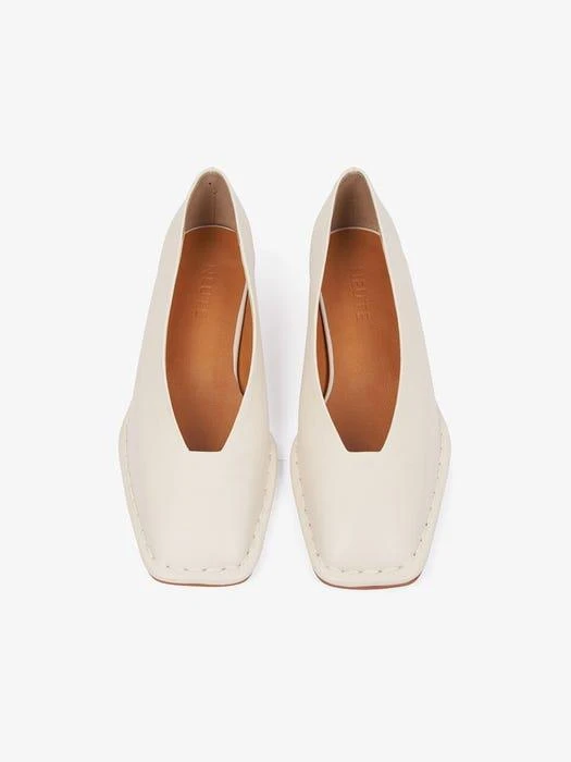 Freja Hand Stitch Loafer Shoes (White) 商品