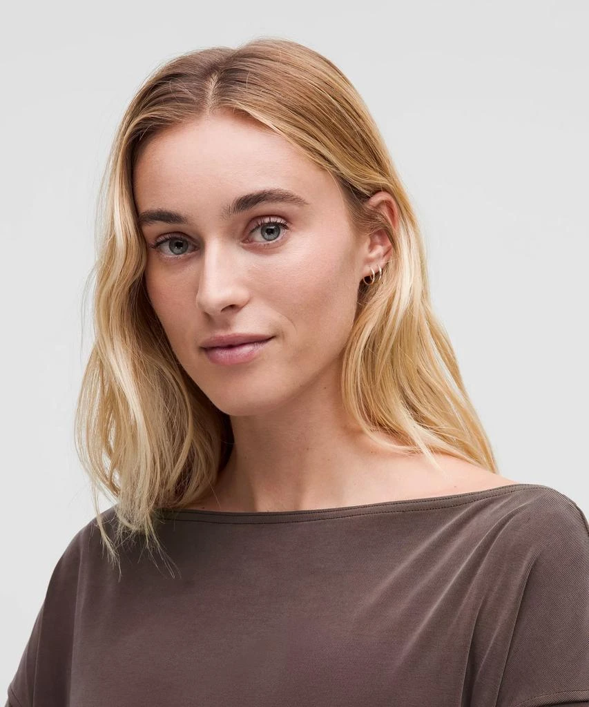 Drapey Softstreme Off-The-Shoulder Long-Sleeve Shirt 商品
