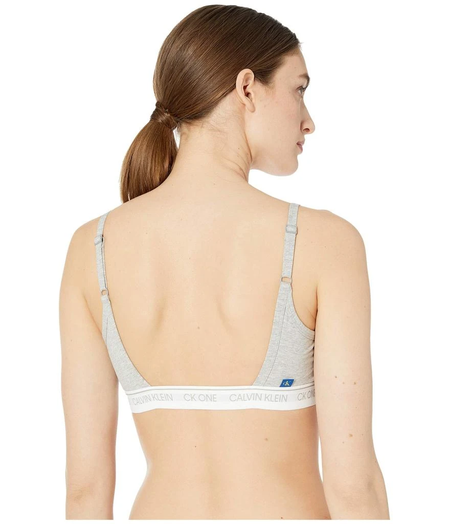 商品Calvin Klein|One Cotton Average + Full Figure Unlined Bralette,价格¥177,第3张图片详细描述
