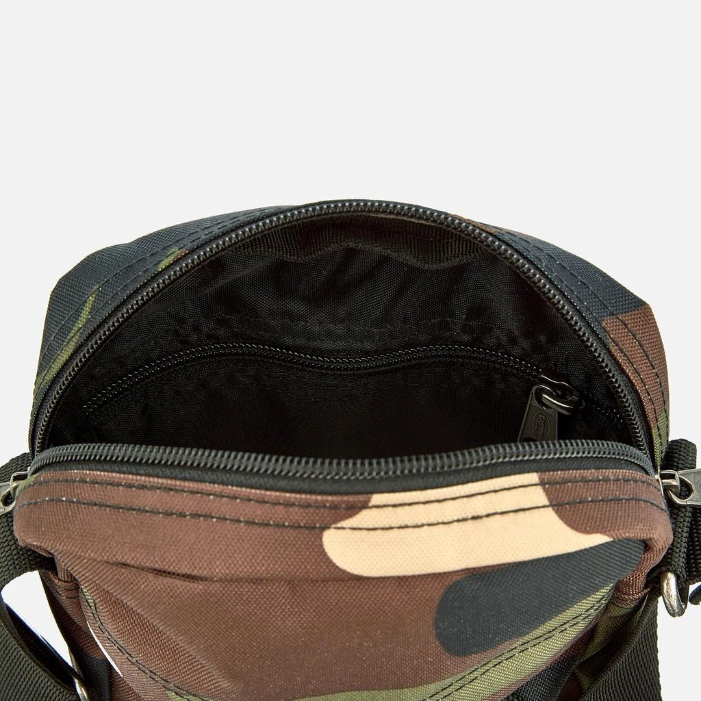 商品Eastpak|Eastpak Men's The One Crossbody Bag - Camo,价格¥139,第5张图片详细描述