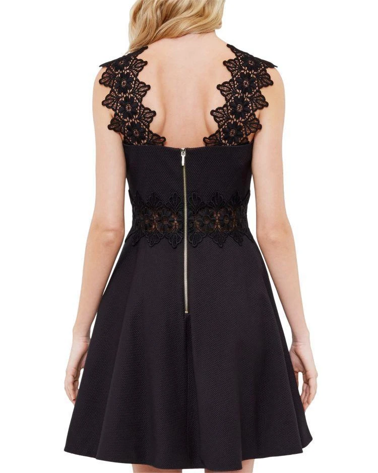 商品Ted Baker London|Ted Baker Lace Detail Dress,价格¥1652,第4张图片详细描述