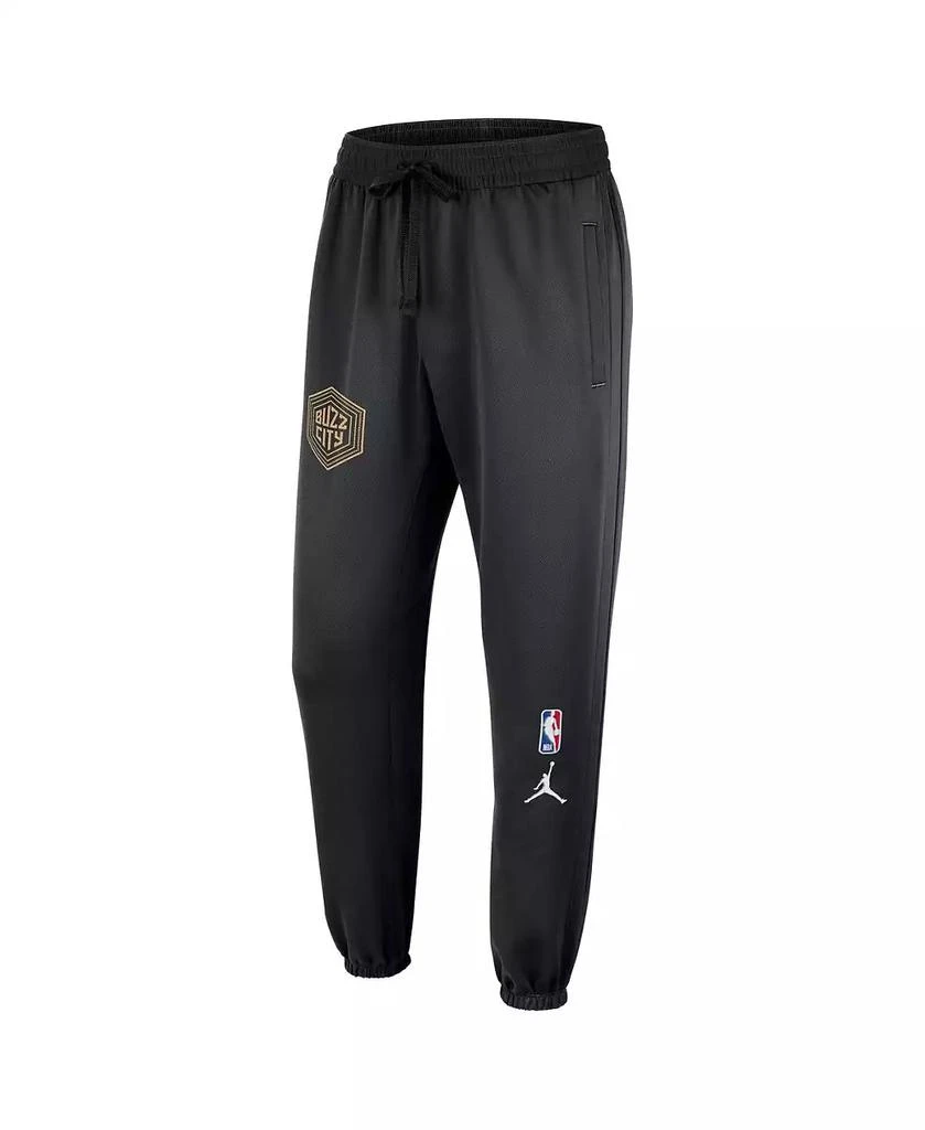 商品Jordan|Men's Black Charlotte Hornets 2022/23 City Edition Showtime ThermaFlex Sweatpants,价格¥674,第2张图片详细描述