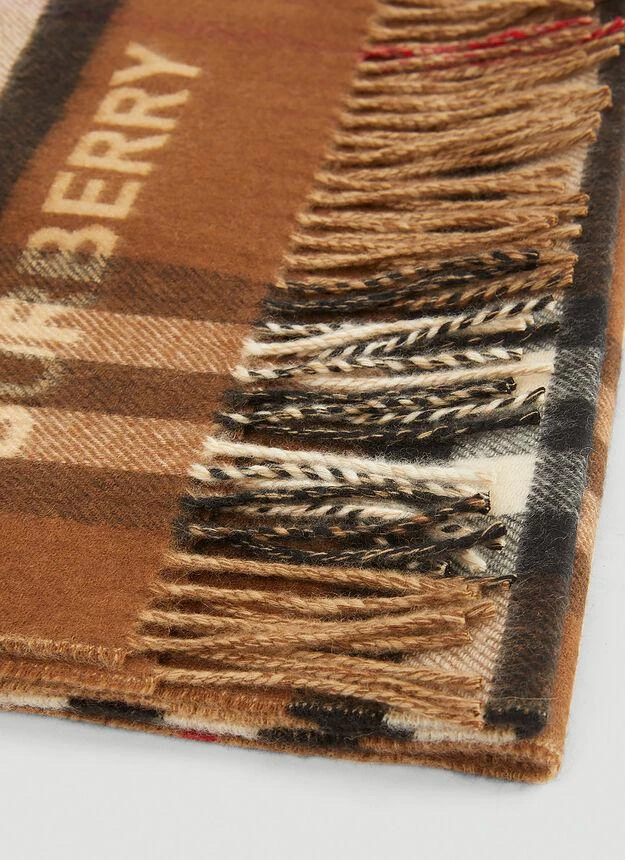 商品Burberry|Giant Check Lateral Split Scarf in Brown,价格¥5406,第4张图片详细描述