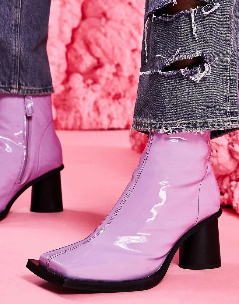 商品ASOS|ASOS DESIGN Heeled chelsea boot in lilac patent faux leather with contrast sole,价格¥429,第3张图片详细描述