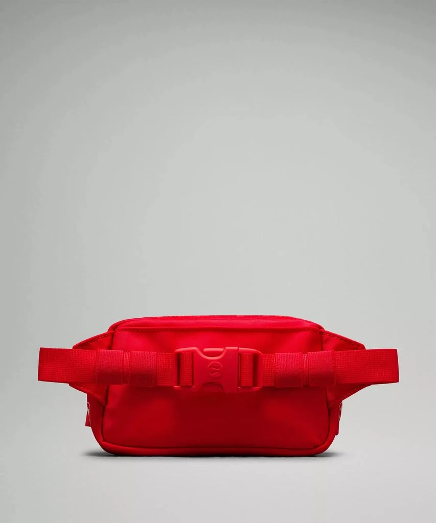 商品Lululemon|Team Canada Future Legacy Mini Belt Bag *COC CPC Logo,价格¥91,第3张图片详细描述