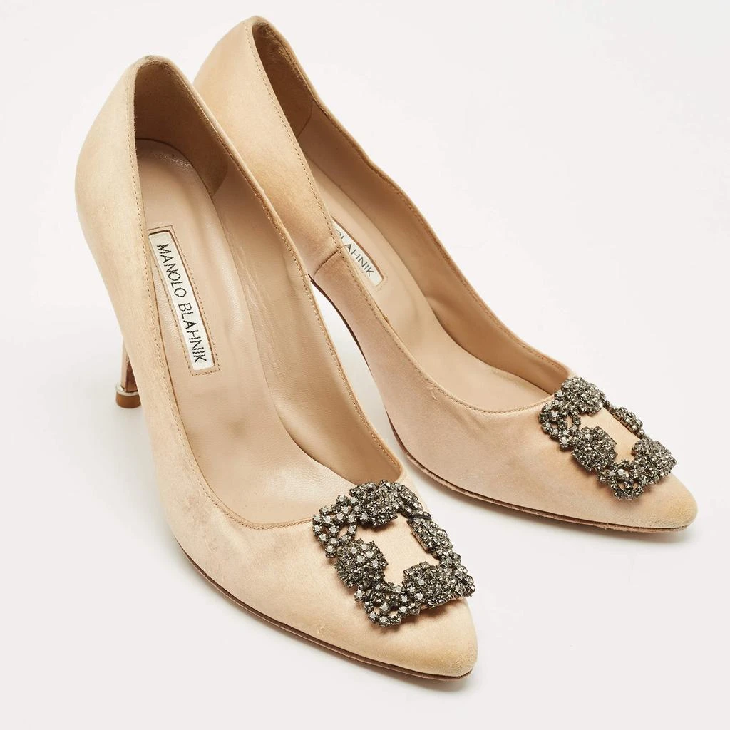 商品[二手商品] Manolo Blahnik|Manolo Blahnik Beige Satin Hangisi Crystal Embellished Pumps Size 41,价格¥4105,第4张图片详细描述