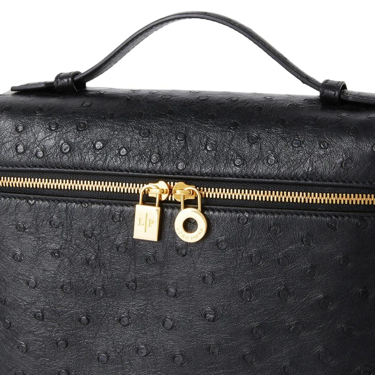 商品[国内直发] Loro Piana|ExtraPocket 可调节肩带拉链开合 鸵鸟皮革 背包双肩包 女款 黑色,价格¥47571,第5张图片详细描述