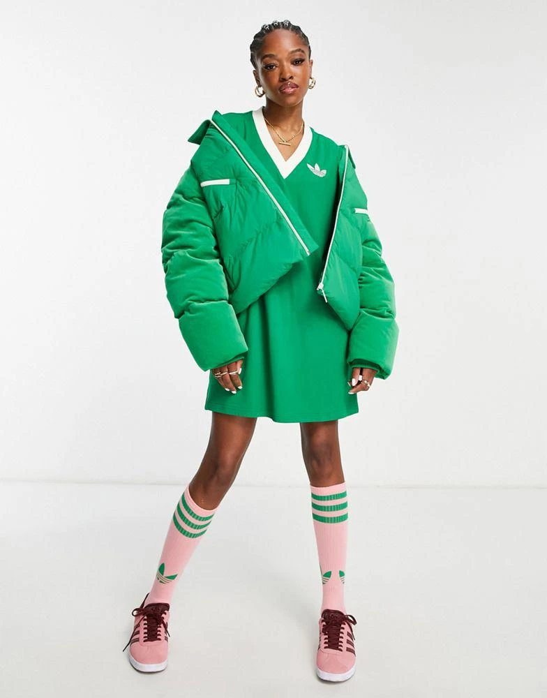 商品Adidas|adidas Originals 'adicolor 70s' velvet puffer jacket in green,价格¥1056,第4张图片详细描述