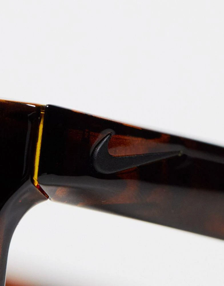 商品NIKE|Nike Essential Essential Chaser tinted lens sunglasses in tortoiseshell,价格¥873,第3张图片详细描述