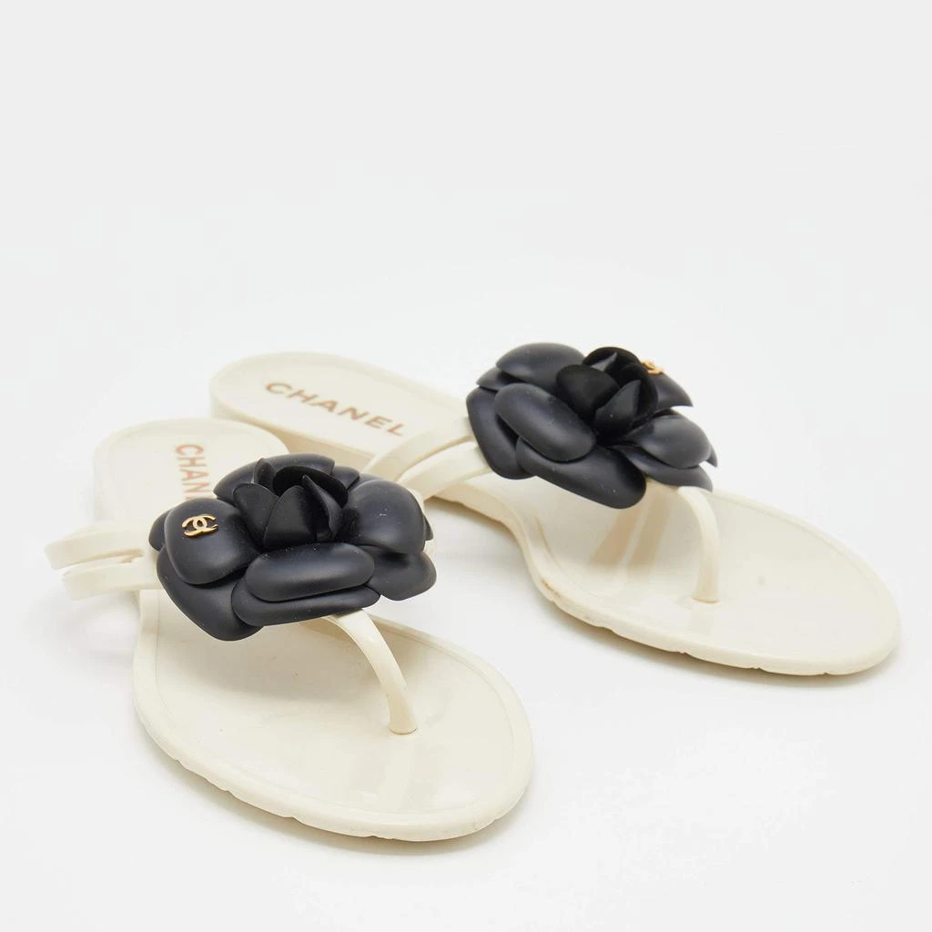 商品[二手商品] Chanel|Chanel Cream Rubber Camellia Flower Thong Flats Size 36,价格¥2361,第4张图片详细描述
