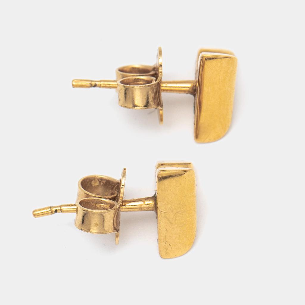 Louis Vuitton Essential V Gold Tone Stud Earrings商品第2张图片规格展示