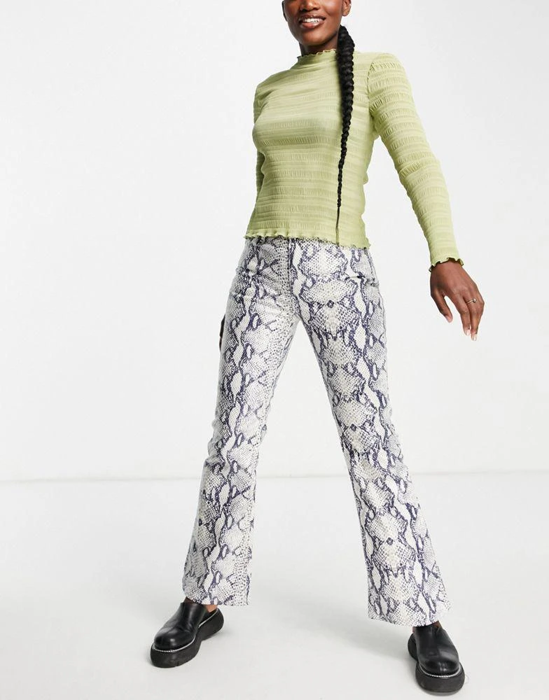 商品Topshop|Topshop Jamie flare jeans with snake print in white,价格¥158,第1张图片