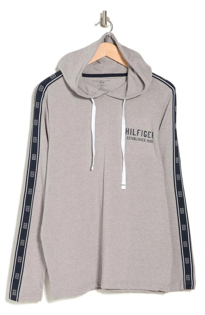 商品Tommy Hilfiger|Long Sleeve OP Branded Tape Hoodie,价格¥124,第3张图片详细描述