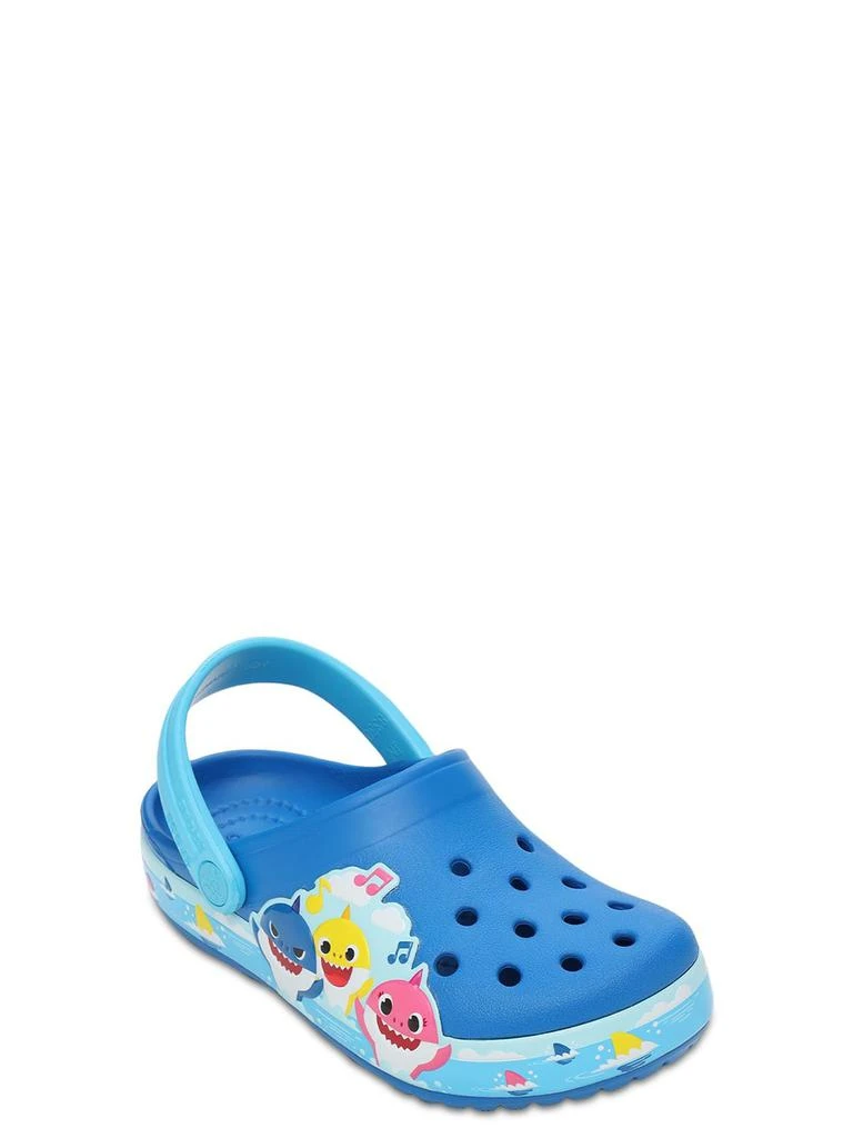 商品Crocs|Baby Shark Print Rubber Crocs,价格¥445,第1张图片详细描述