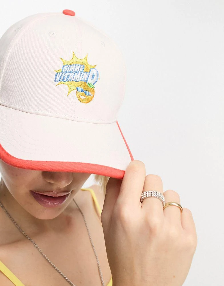 商品Skinnydip|Skinnydip Vitamin D slogan cap in white,价格¥89,第4张图片详细描述