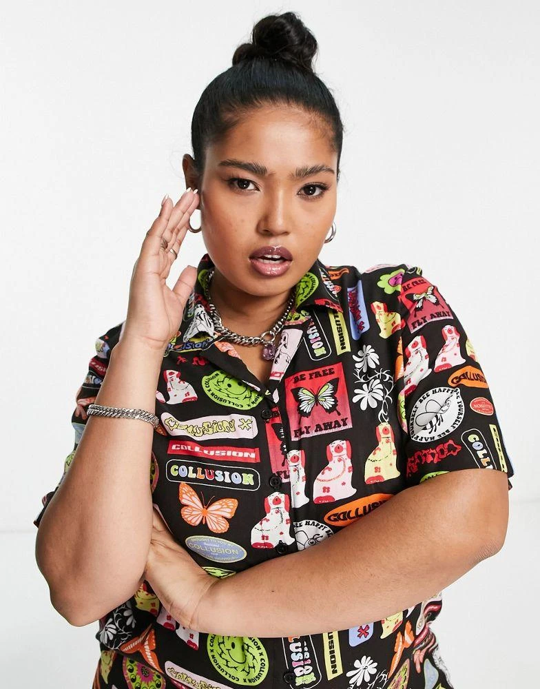 商品COLLUSION|COLLUSION Plus sticker print revere playsuit in black,价格¥205,第3张图片详细描述