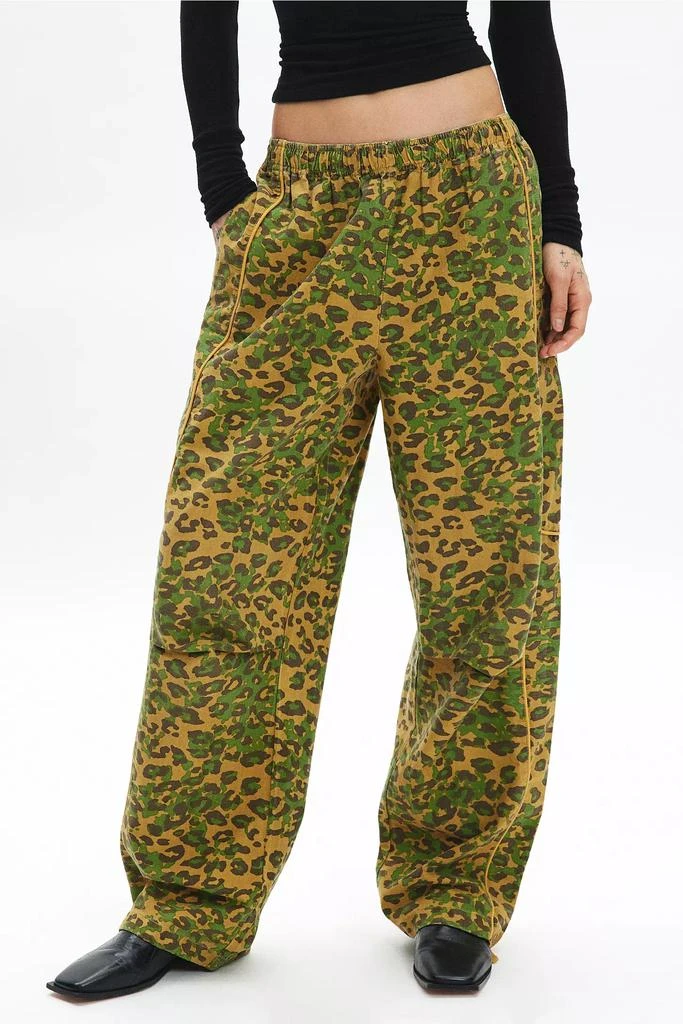 商品BDG|BDG Jess Leopard Camo Track Pant,价格¥187,第2张图片详细描述