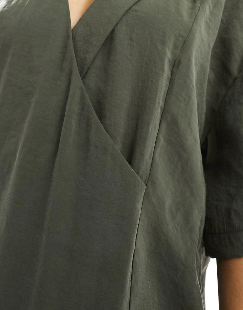 商品ASOS|ASOS DESIGN oversized boxy midi dress with wrap collar detail- in dark khaki,价格¥440,第4张图片详细描述