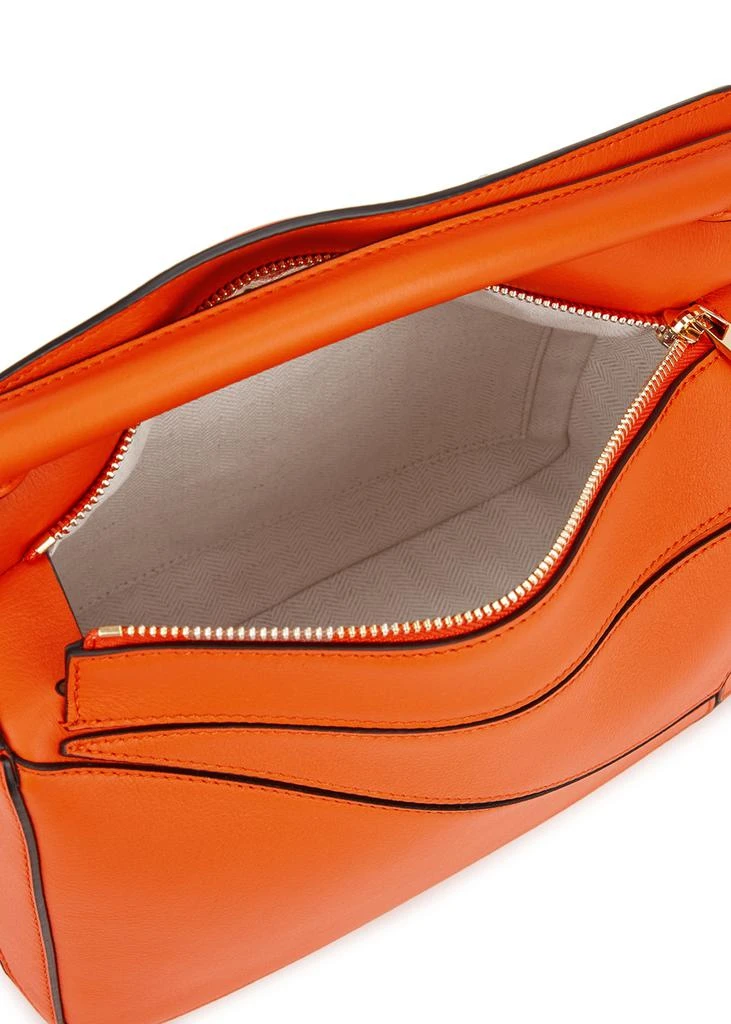 商品Loewe|Puzzle small orange leather cross-body bag,价格¥20744,第4张图片详细描述