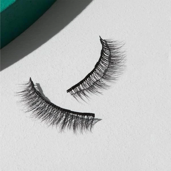 商品Lookfantastic|Lola's Lashes Jade Magnetic Eyelash Kit - Black Eyeliner,价格¥392,第5张图片详细描述