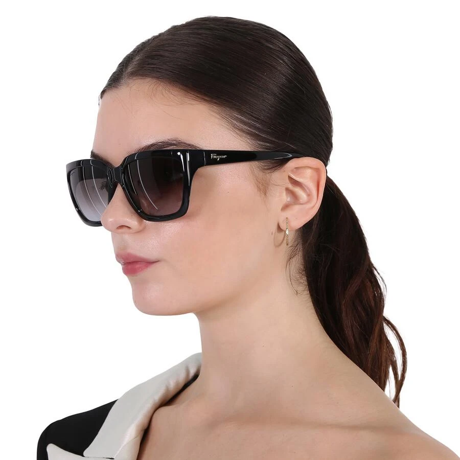 商品Salvatore Ferragamo|Salvatore Ferragamo Grey Rectangular Ladies Sunglasses SF1018S 001 59,价格¥422,第2张图片详细描述
