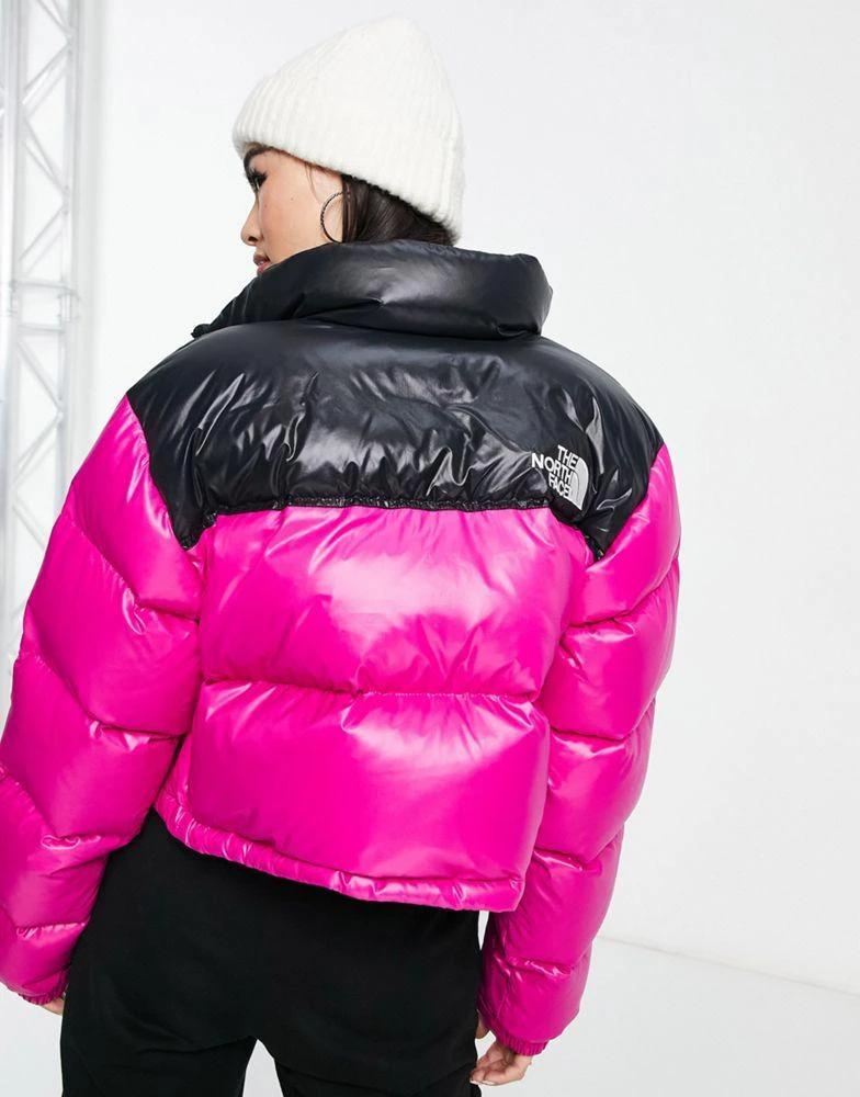 商品The North Face|The North Face Nuptse cropped down jacket in pink and black,价格¥1436,第2张图片详细描述