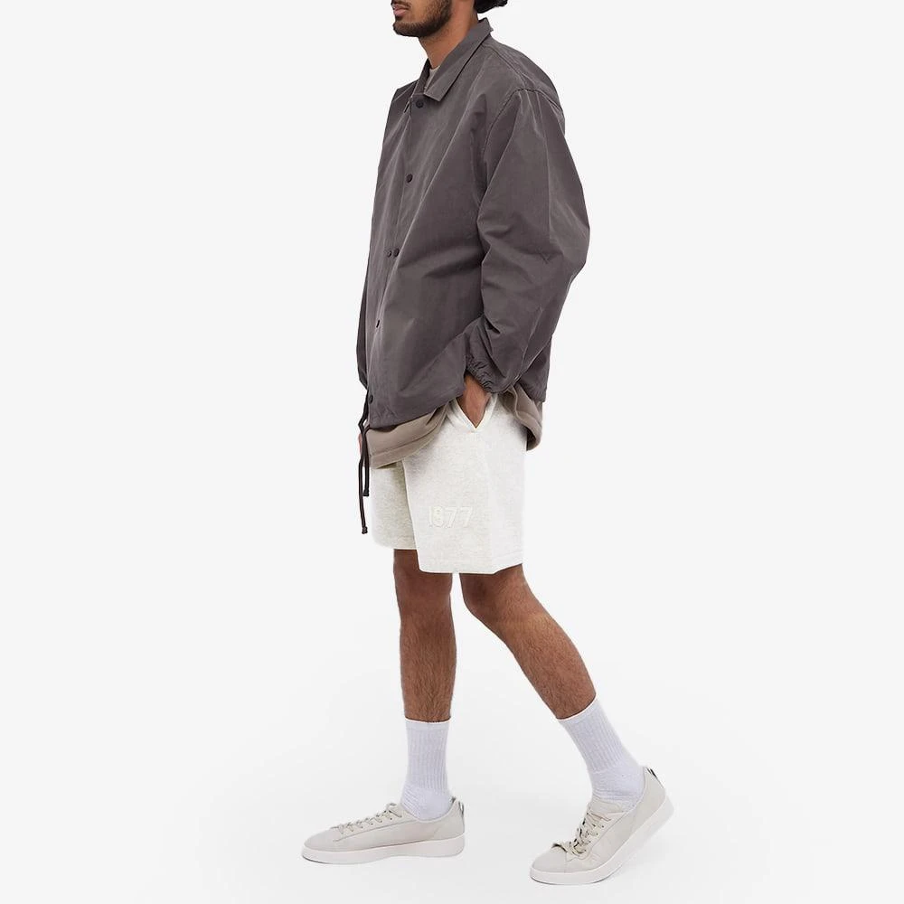 商品Essentials|Fear of God ESSENTIALS 1977 Sweat Short - Light Oatmeal,价格¥547,第4张图片详细描述