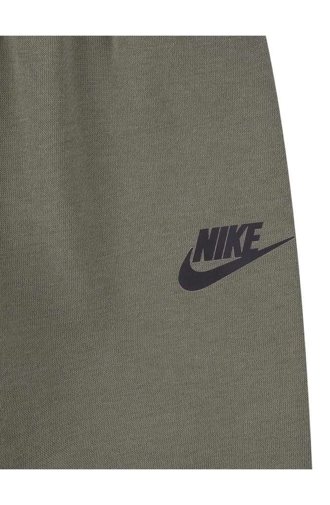 商品NIKE|Kids' Future Utility Faux Shearling Vest, Logo T-Shirt & Fleece Joggers Set,价格¥284,第4张图片详细描述