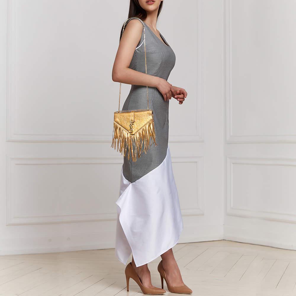 商品[二手商品] Yves Saint Laurent|Saint Laurent Metallic Gold Leather And Suede Small Fringe Envelope Shoulder Bag,价格¥6153,第4张图片详细描述