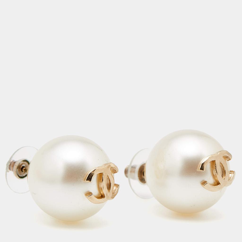 Chanel Gold Tone Large Faux pearl CC Stud Earrings商品第2张图片规格展示