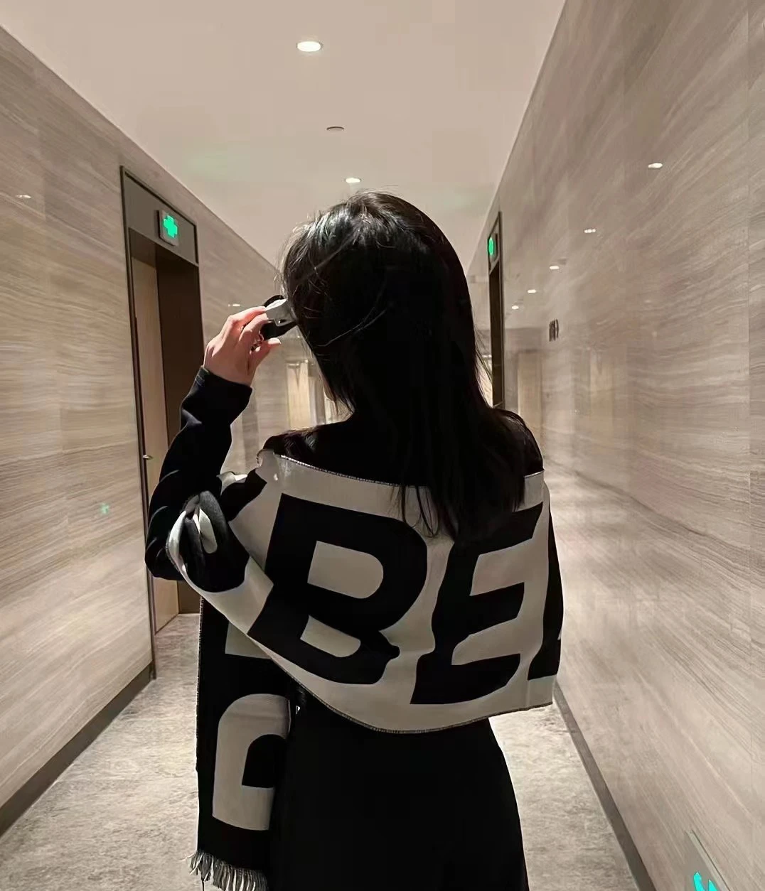 BURBERRY/博柏利 男女通用黑白色羊毛大标志提花图围巾-80542141 商品
