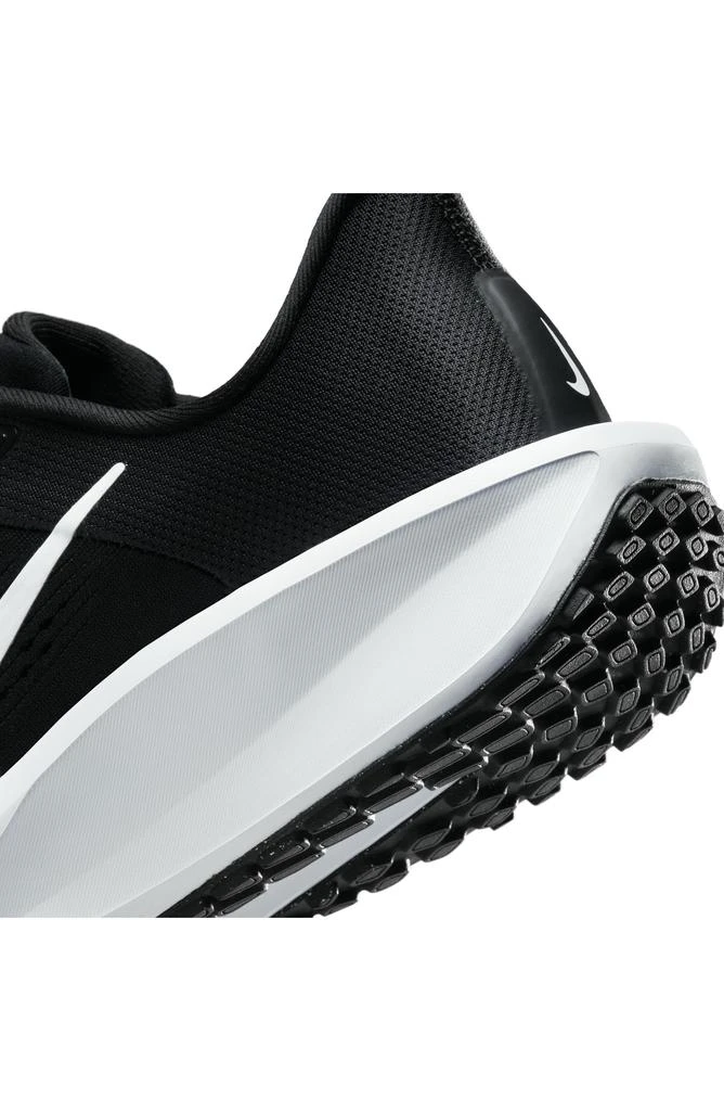 Quest 6 Running Shoe 商品