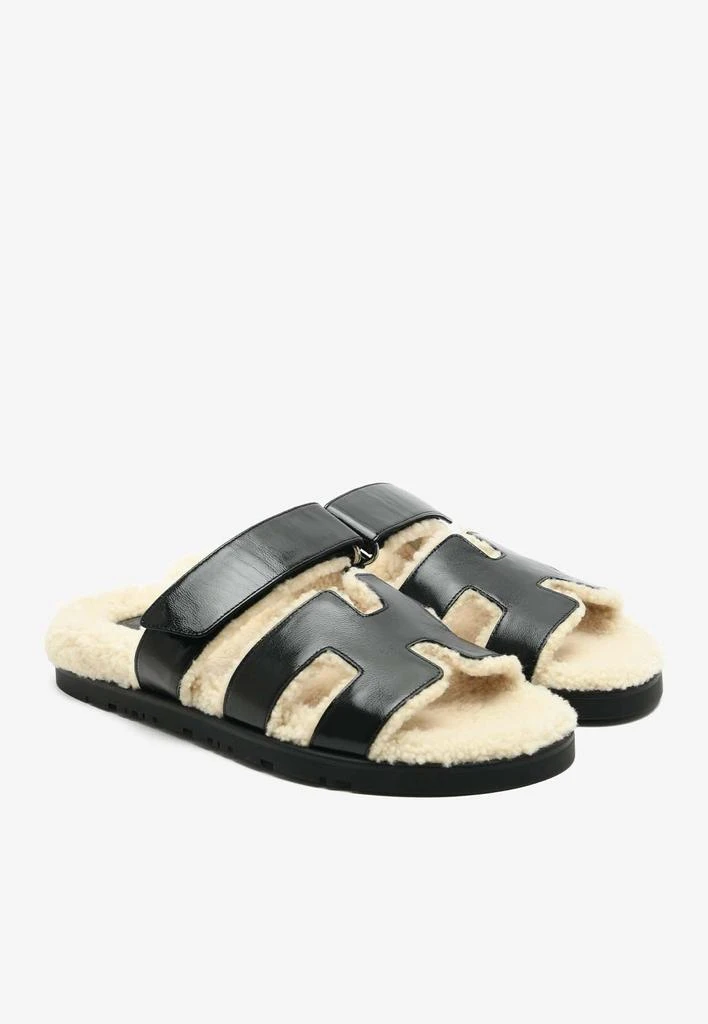 商品Hermes|Chypre Sandals in Black Nappa Glace and Ecru Shearling,价格¥14456,第3张图片详细描述