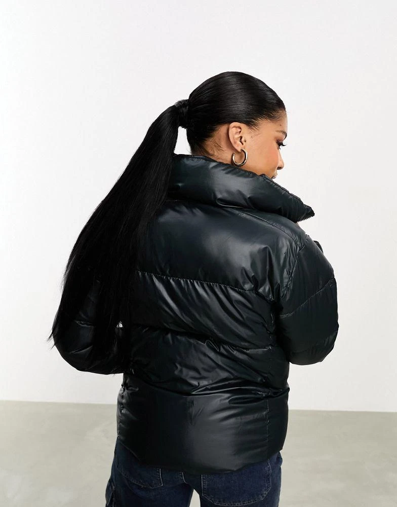 商品Columbia|Columbia Puffect puffer jacket in shiny black Exclusive at ASOS,价格¥751,第3张图片详细描述