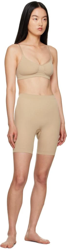 商品SKIMS|Beige Seamless Sculpt Mid Thigh Shorts,价格¥354,第4张图片详细描述