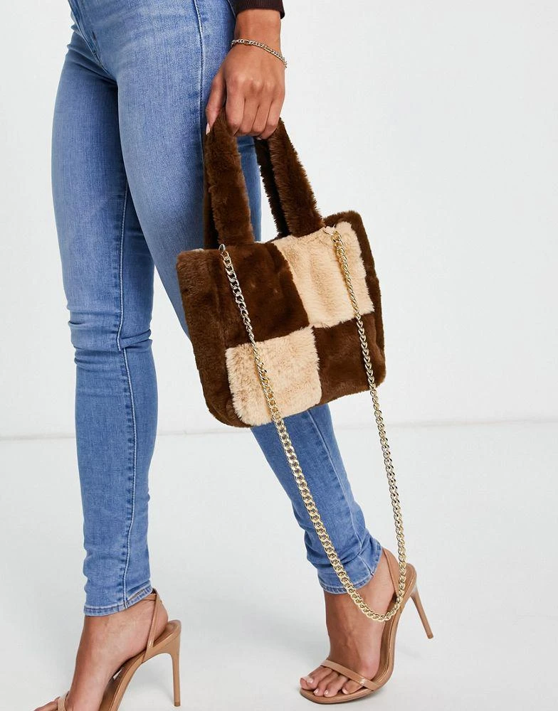 商品ASOS|ASOS DESIGN faux fur tote bag with chain in brown and beige patchwork,价格¥87,第1张图片