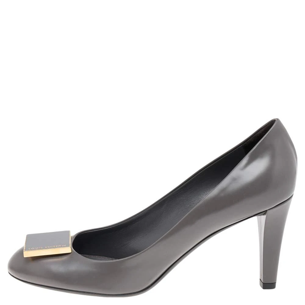 商品[二手商品] Louis Vuitton|Louis Vuitton Grey Leather Metal Logo Embellished Pumps Size 38.5,价格¥1878,第2张图片详细描述