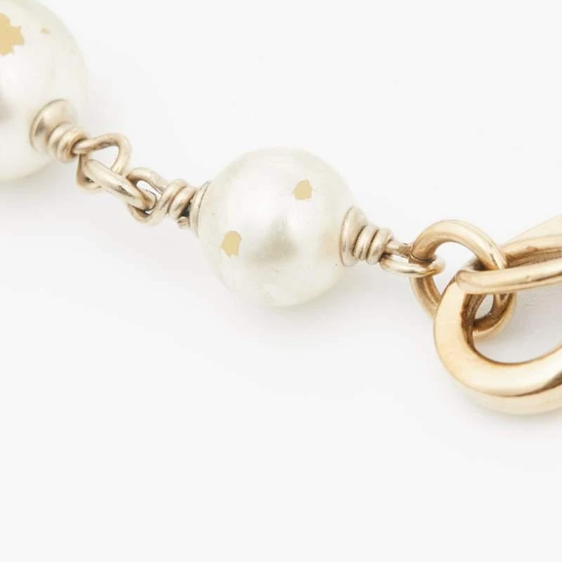 商品[二手商品] Chanel|Chanel Pale Gold Tone Camelia CC Charm Pearl Necklace,价格¥5831,第5张图片详细描述