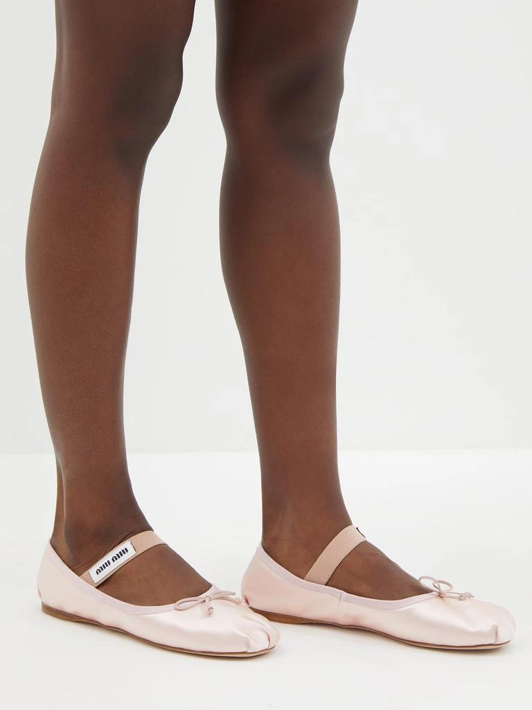商品Miu Miu|Logo-patch satin ballet flats,价格¥5230,第3张图片详细描述